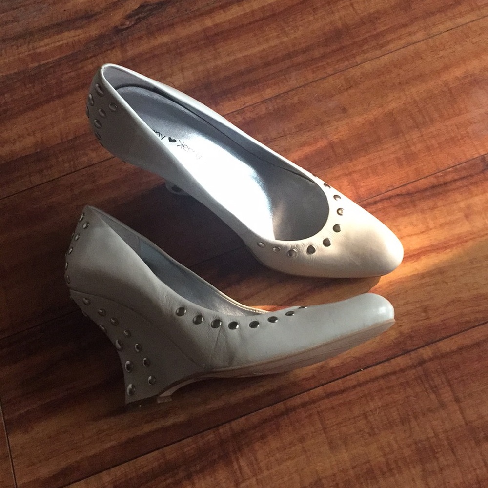 Penny Love  Kenny size 71/2 beige Silver studs